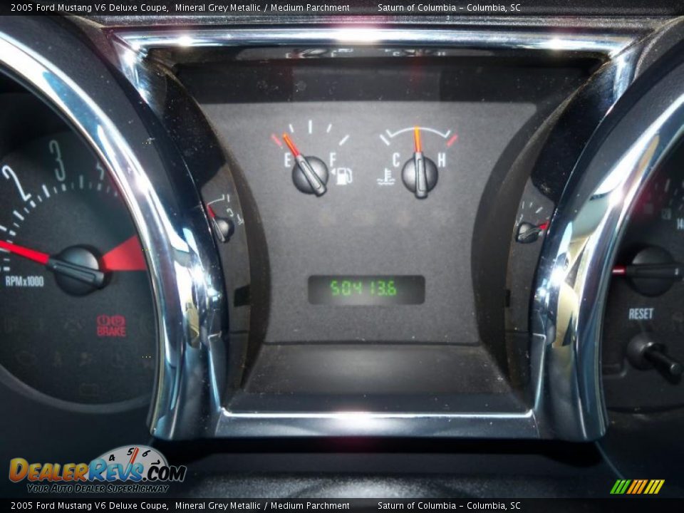 2005 Ford Mustang V6 Deluxe Coupe Mineral Grey Metallic / Medium Parchment Photo #25