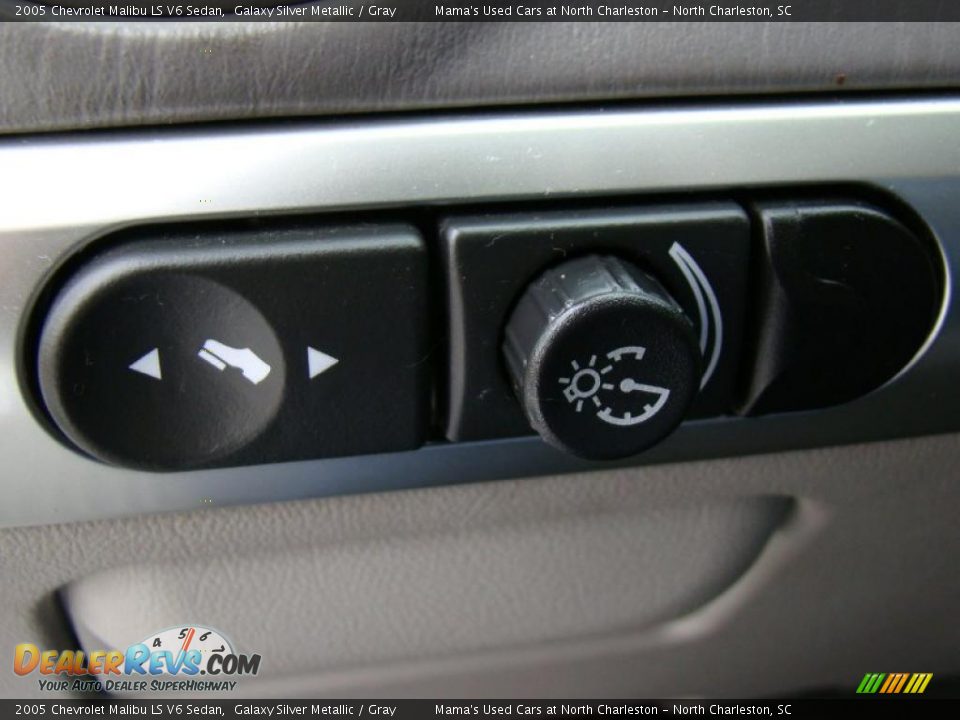 2005 Chevrolet Malibu LS V6 Sedan Galaxy Silver Metallic / Gray Photo #27