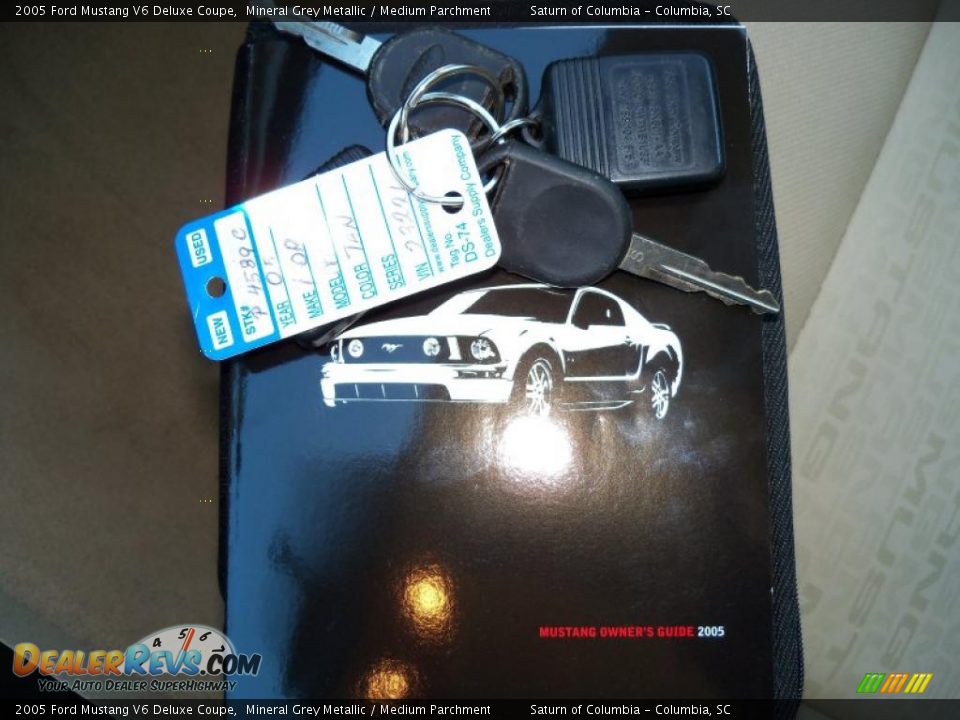 2005 Ford Mustang V6 Deluxe Coupe Mineral Grey Metallic / Medium Parchment Photo #29