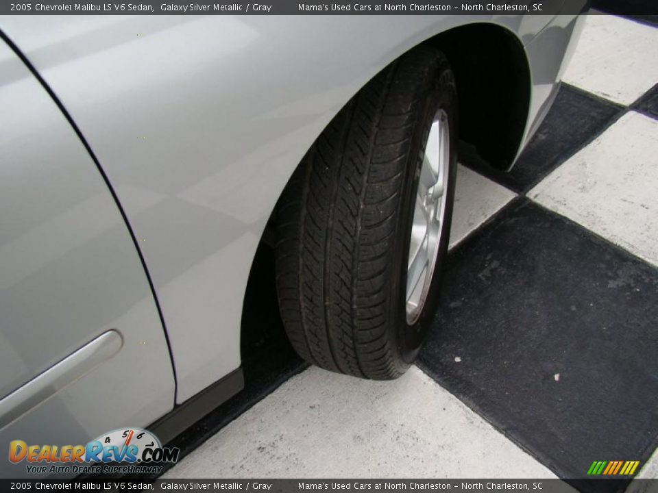 2005 Chevrolet Malibu LS V6 Sedan Galaxy Silver Metallic / Gray Photo #30