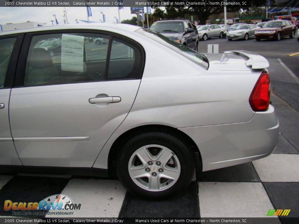 2005 Chevrolet Malibu LS V6 Sedan Galaxy Silver Metallic / Gray Photo #34