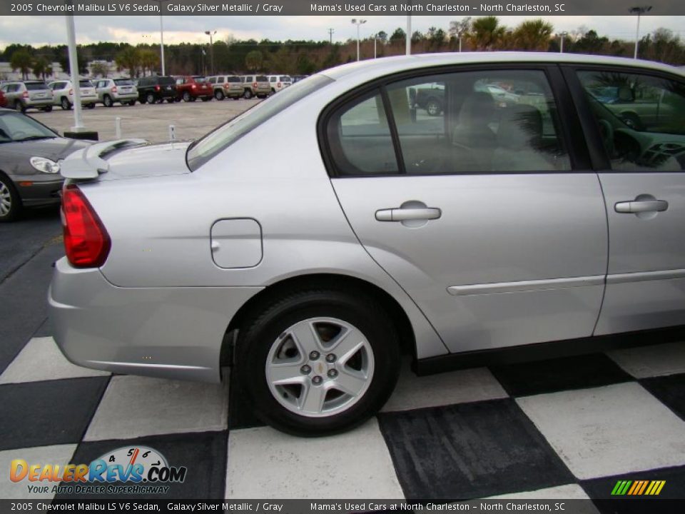 2005 Chevrolet Malibu LS V6 Sedan Galaxy Silver Metallic / Gray Photo #35