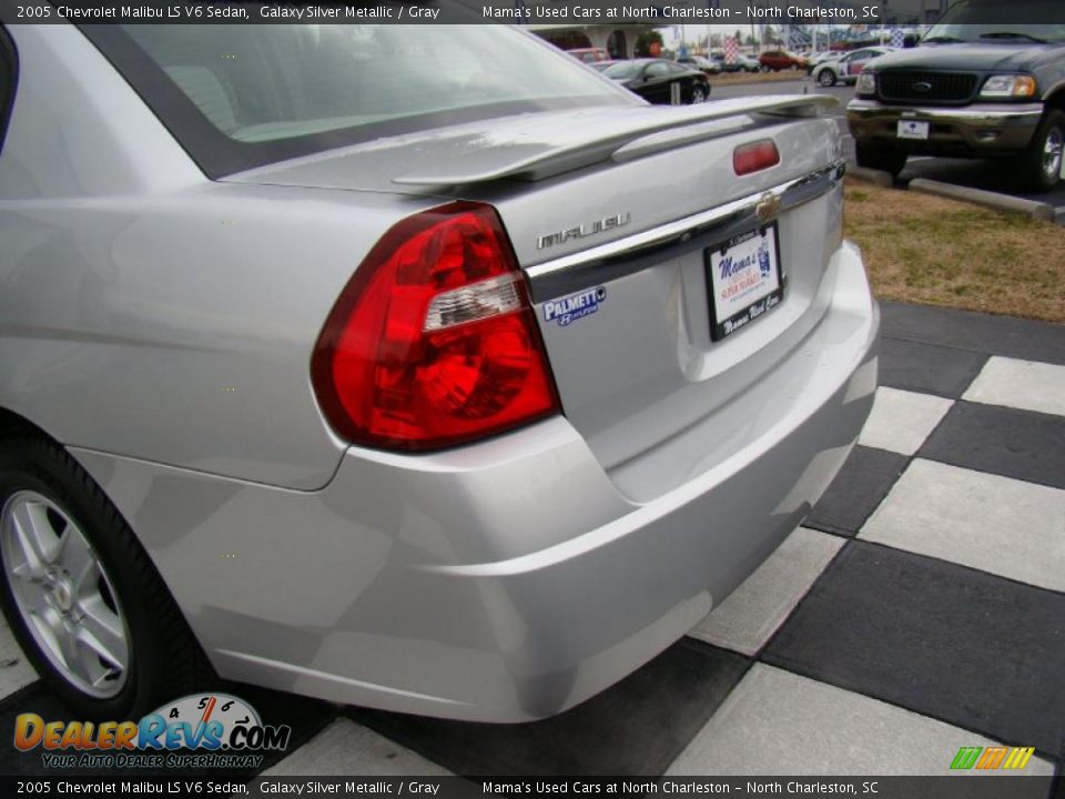 2005 Chevrolet Malibu LS V6 Sedan Galaxy Silver Metallic / Gray Photo #36