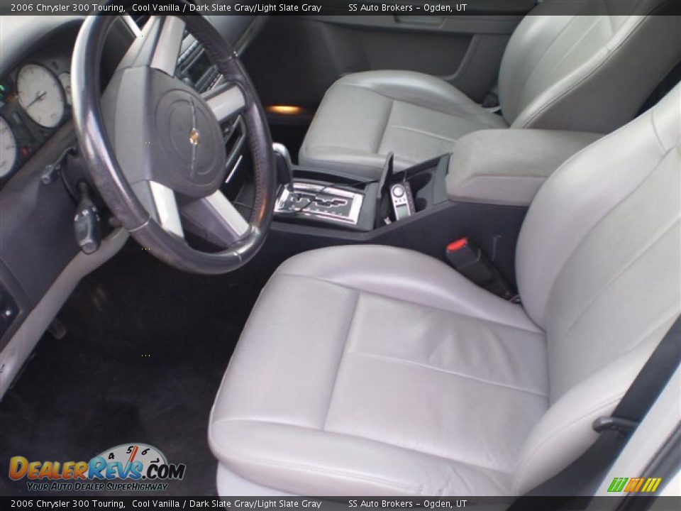 2006 Chrysler 300 Touring Cool Vanilla / Dark Slate Gray/Light Slate Gray Photo #5