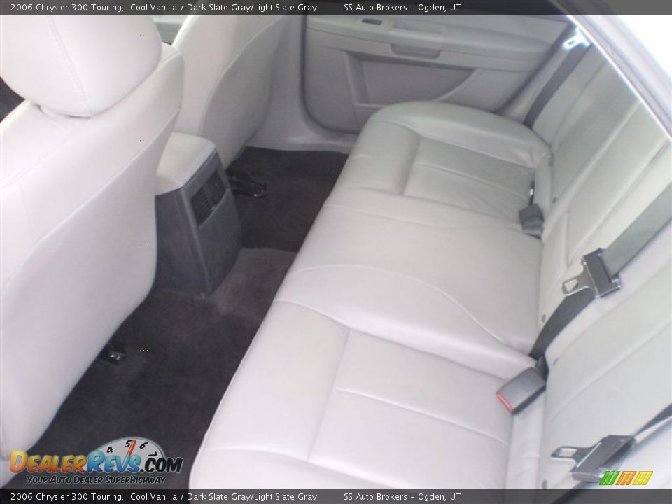 2006 Chrysler 300 Touring Cool Vanilla / Dark Slate Gray/Light Slate Gray Photo #6
