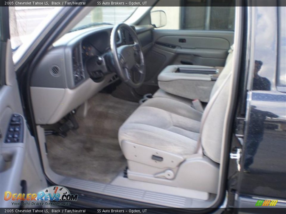 2005 Chevrolet Tahoe LS Black / Tan/Neutral Photo #4