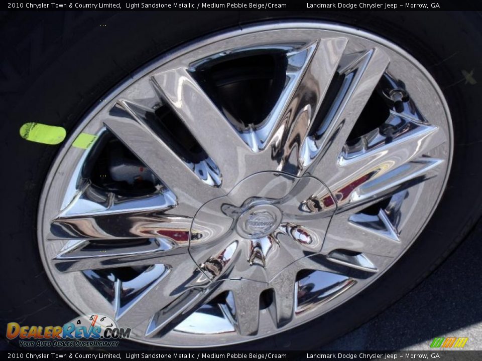 2010 Chrysler Town & Country Limited Light Sandstone Metallic / Medium Pebble Beige/Cream Photo #5