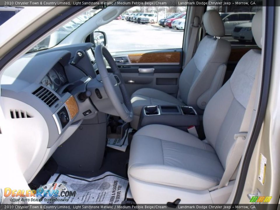 2010 Chrysler Town & Country Limited Light Sandstone Metallic / Medium Pebble Beige/Cream Photo #6