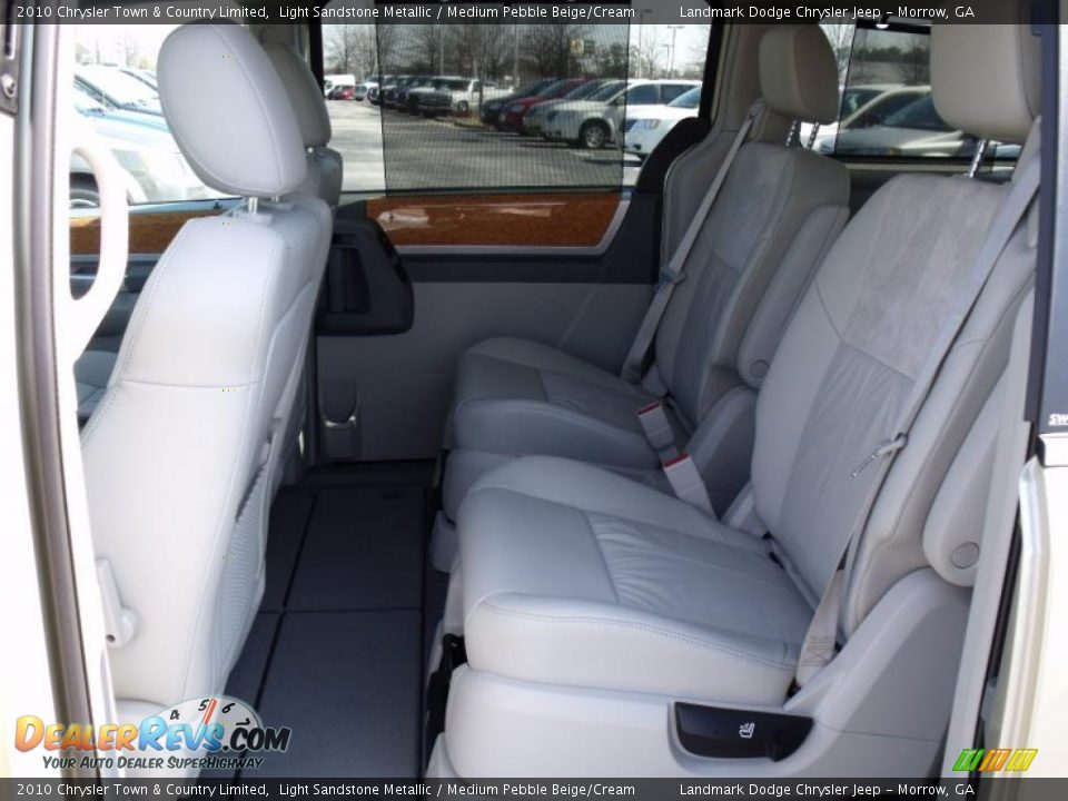 2010 Chrysler Town & Country Limited Light Sandstone Metallic / Medium Pebble Beige/Cream Photo #7