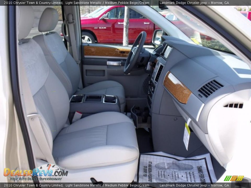 2010 Chrysler Town & Country Limited Light Sandstone Metallic / Medium Pebble Beige/Cream Photo #10