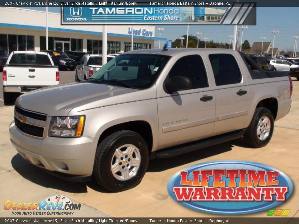 2007 Chevrolet Avalanche LS Silver Birch Metallic / Light Titanium/Ebony Photo #1
