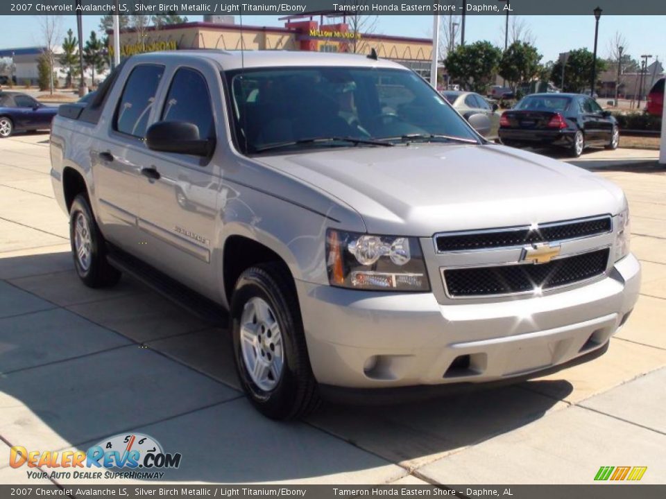 2007 Chevrolet Avalanche LS Silver Birch Metallic / Light Titanium/Ebony Photo #2