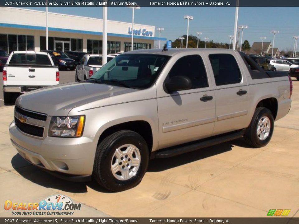 2007 Chevrolet Avalanche LS Silver Birch Metallic / Light Titanium/Ebony Photo #4