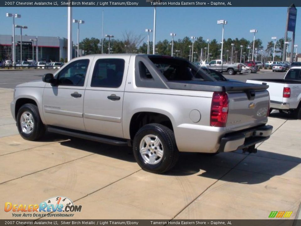 2007 Chevrolet Avalanche LS Silver Birch Metallic / Light Titanium/Ebony Photo #6