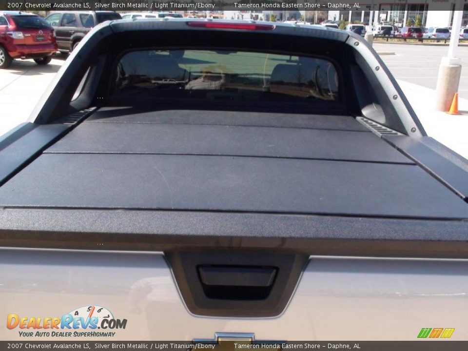 2007 Chevrolet Avalanche LS Silver Birch Metallic / Light Titanium/Ebony Photo #9