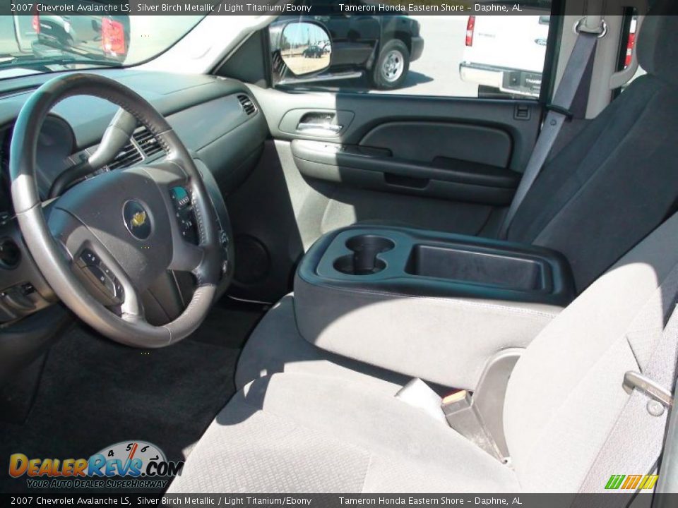 2007 Chevrolet Avalanche LS Silver Birch Metallic / Light Titanium/Ebony Photo #11