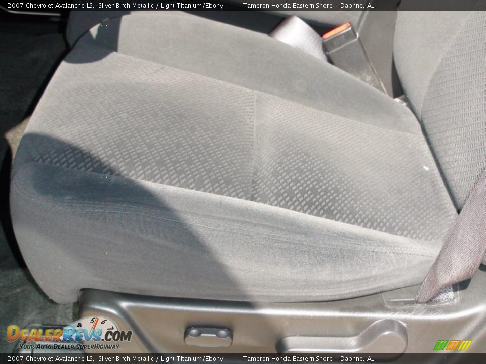 2007 Chevrolet Avalanche LS Silver Birch Metallic / Light Titanium/Ebony Photo #13