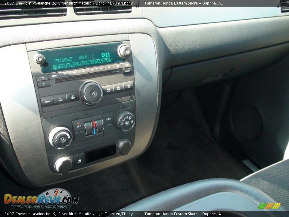 2007 Chevrolet Avalanche LS Silver Birch Metallic / Light Titanium/Ebony Photo #16