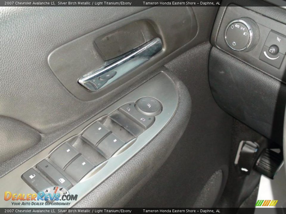 2007 Chevrolet Avalanche LS Silver Birch Metallic / Light Titanium/Ebony Photo #20