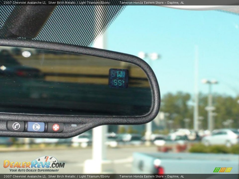 2007 Chevrolet Avalanche LS Silver Birch Metallic / Light Titanium/Ebony Photo #21