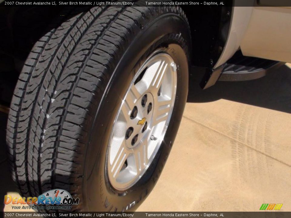 2007 Chevrolet Avalanche LS Silver Birch Metallic / Light Titanium/Ebony Photo #23