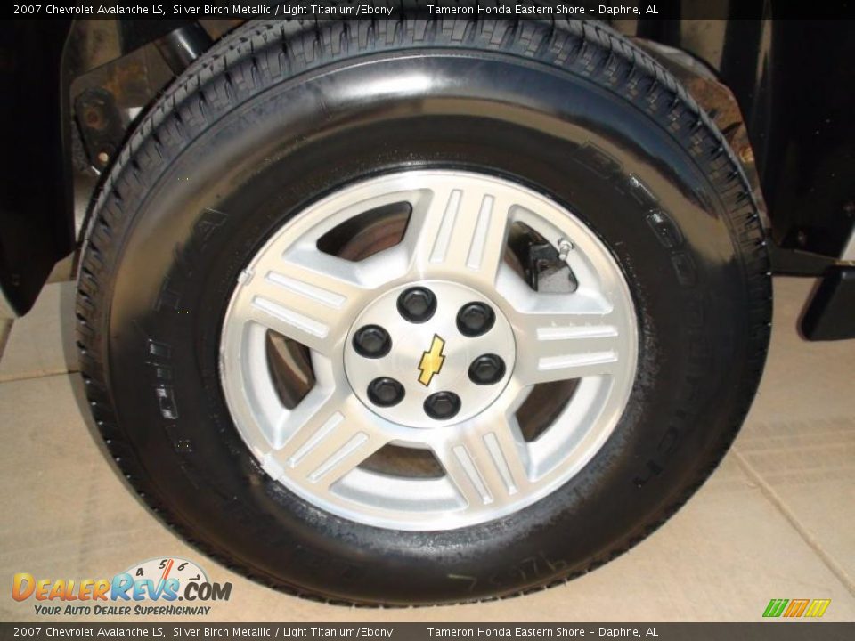 2007 Chevrolet Avalanche LS Silver Birch Metallic / Light Titanium/Ebony Photo #25