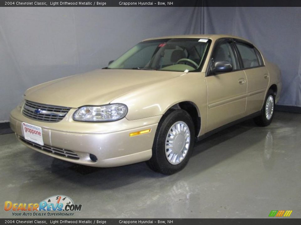 2004 Chevrolet Classic Light Driftwood Metallic / Beige Photo #1