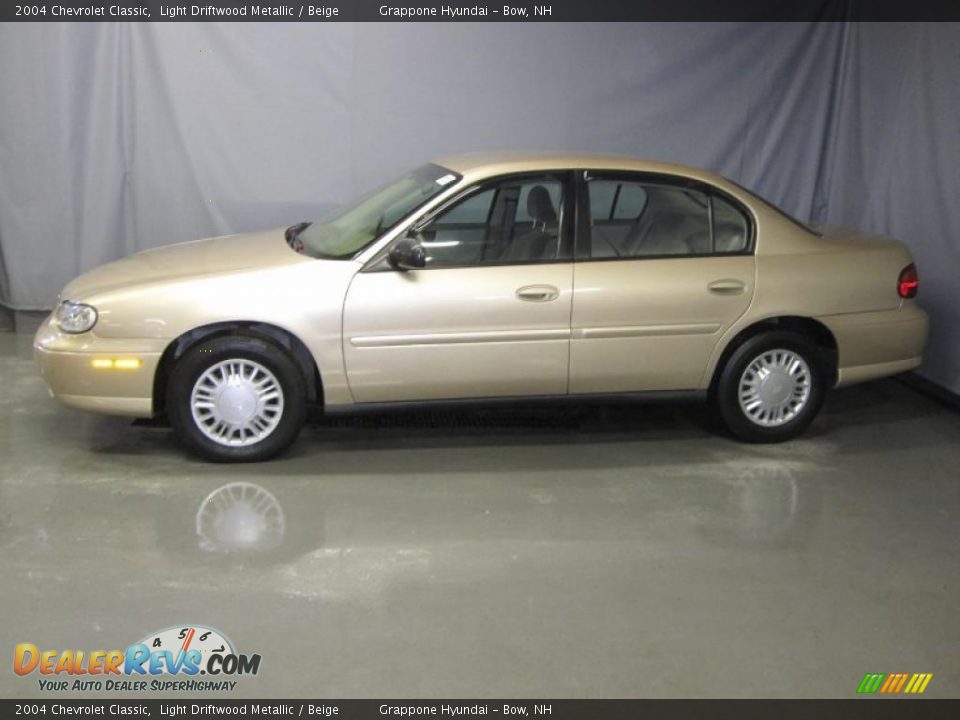 2004 Chevrolet Classic Light Driftwood Metallic / Beige Photo #2
