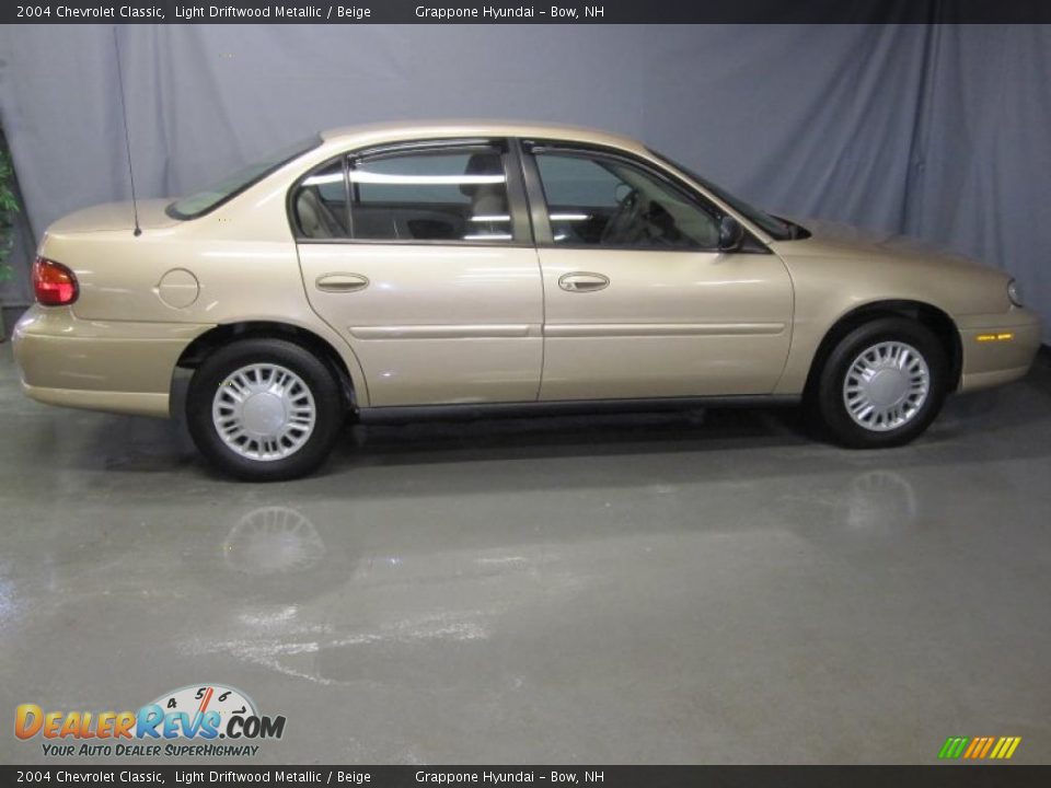 2004 Chevrolet Classic Light Driftwood Metallic / Beige Photo #4