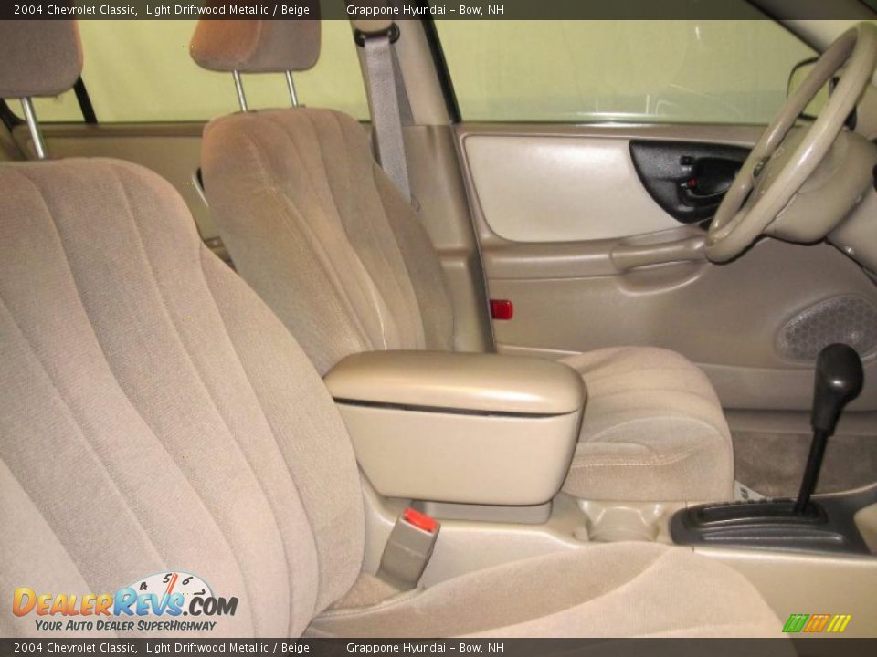 2004 Chevrolet Classic Light Driftwood Metallic / Beige Photo #7