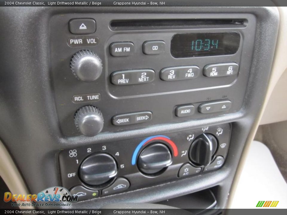 2004 Chevrolet Classic Light Driftwood Metallic / Beige Photo #10