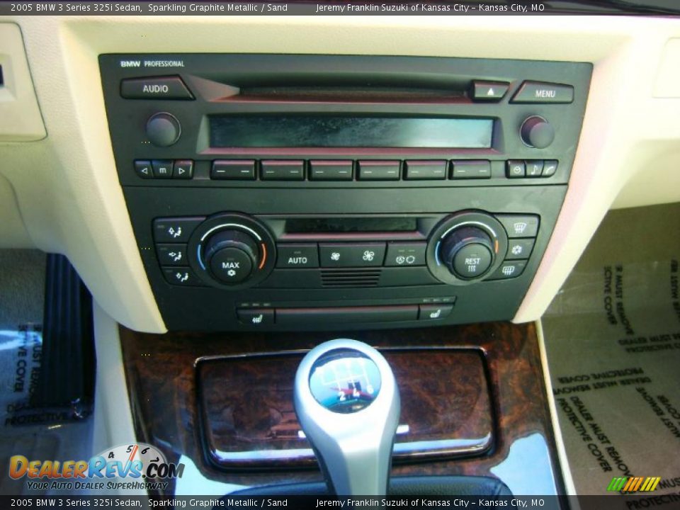 2005 BMW 3 Series 325i Sedan Sparkling Graphite Metallic / Sand Photo #10