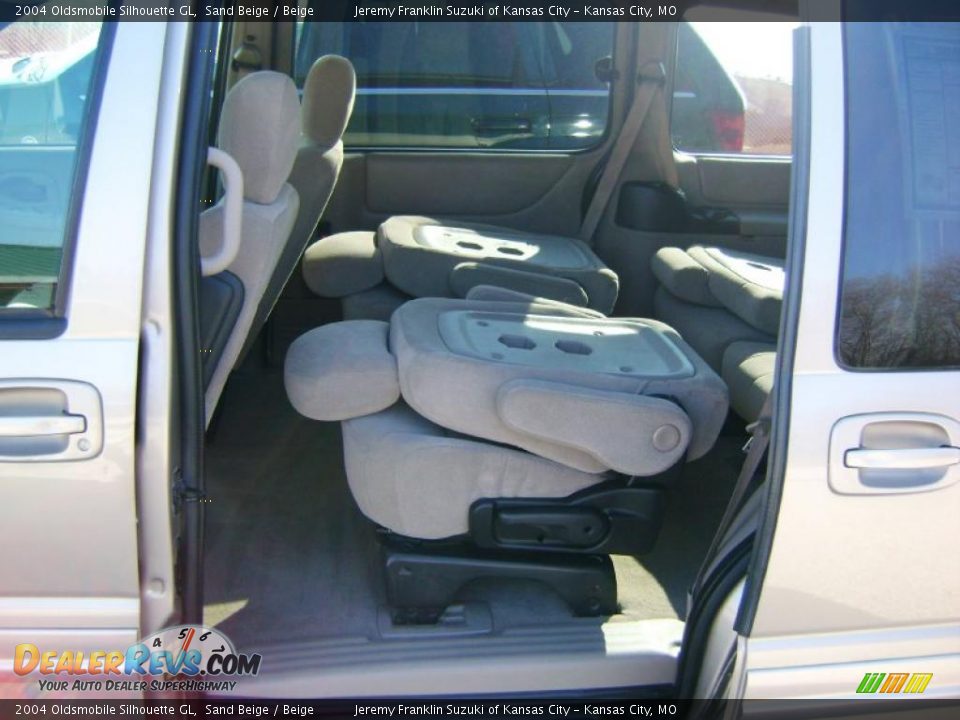 2004 Oldsmobile Silhouette GL Sand Beige / Beige Photo #16