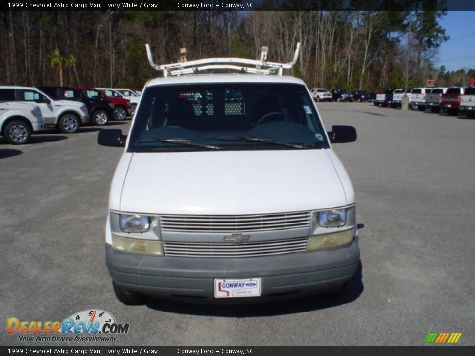 1999 Chevrolet Astro Cargo Van Ivory White / Gray Photo #2