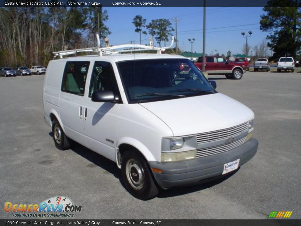 1999 Chevrolet Astro Cargo Van Ivory White / Gray Photo #3
