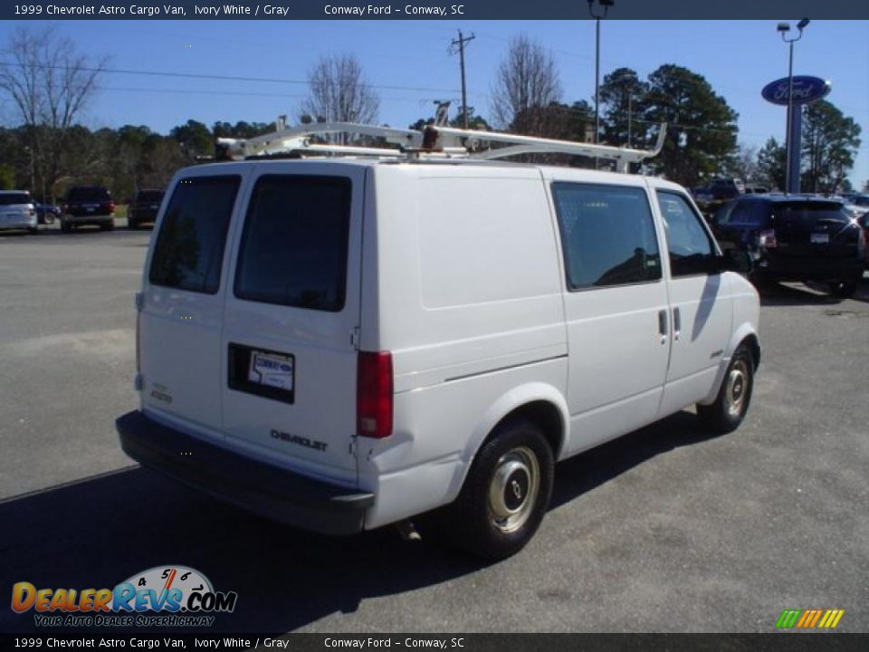 1999 Chevrolet Astro Cargo Van Ivory White / Gray Photo #5