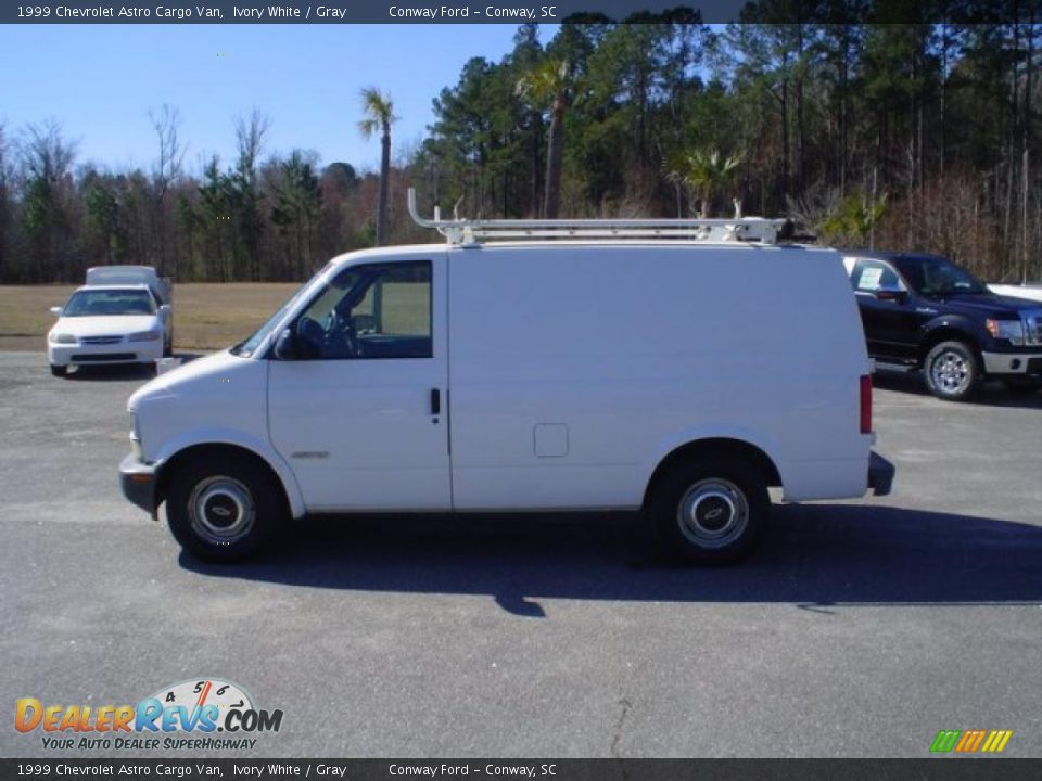 1999 Chevrolet Astro Cargo Van Ivory White / Gray Photo #8