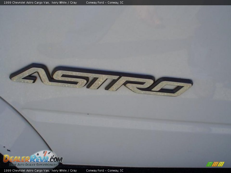 1999 Chevrolet Astro Cargo Van Ivory White / Gray Photo #11