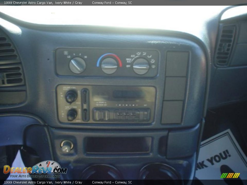 1999 Chevrolet Astro Cargo Van Ivory White / Gray Photo #24