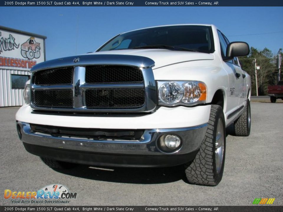 2005 Dodge Ram 1500 SLT Quad Cab 4x4 Bright White / Dark Slate Gray Photo #3