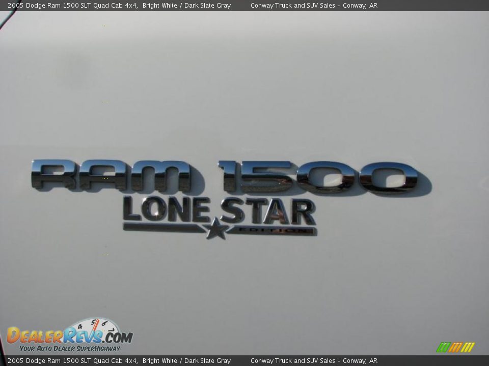 2005 Dodge Ram 1500 SLT Quad Cab 4x4 Bright White / Dark Slate Gray Photo #11