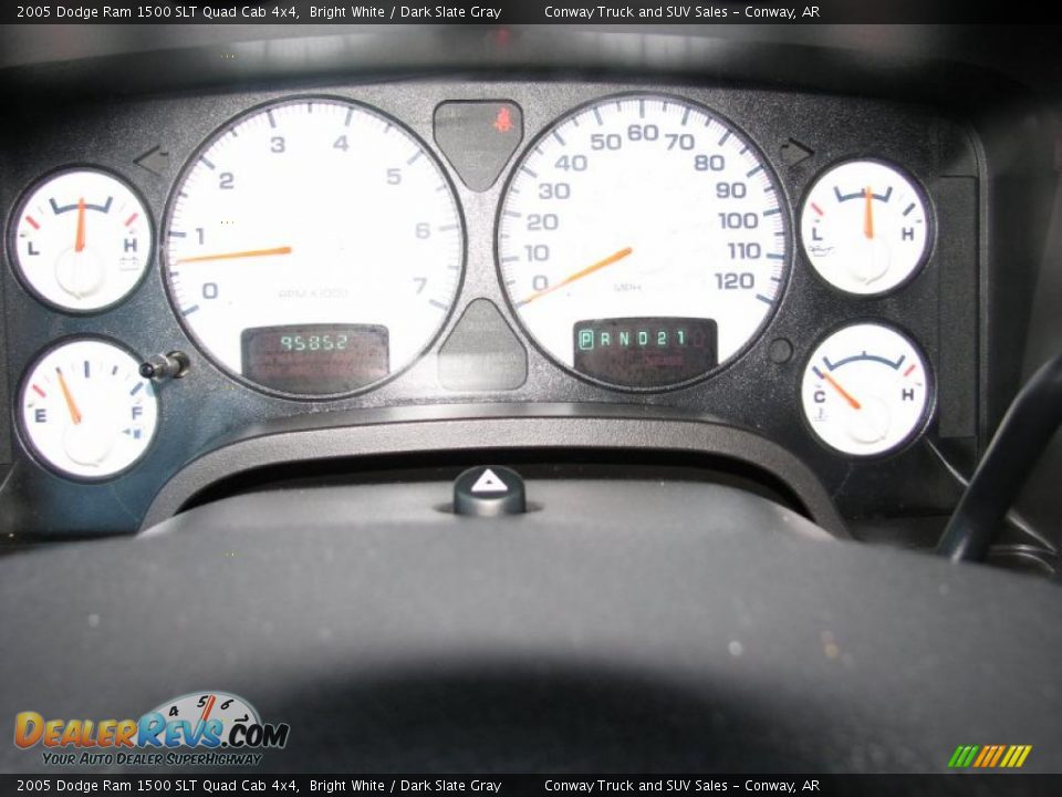 2005 Dodge Ram 1500 SLT Quad Cab 4x4 Bright White / Dark Slate Gray Photo #13