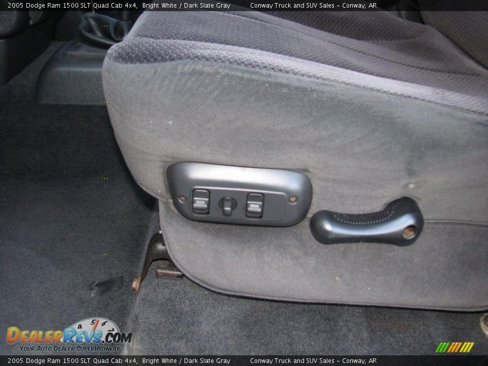 2005 Dodge Ram 1500 SLT Quad Cab 4x4 Bright White / Dark Slate Gray Photo #16