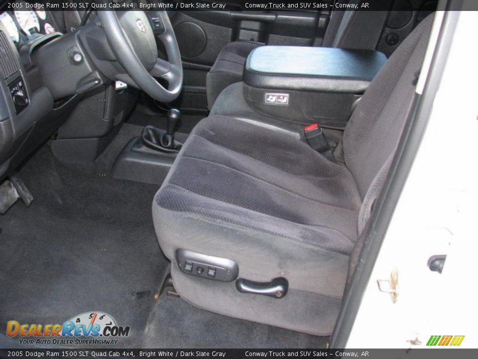 2005 Dodge Ram 1500 SLT Quad Cab 4x4 Bright White / Dark Slate Gray Photo #17