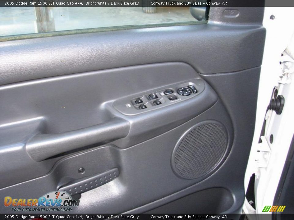 2005 Dodge Ram 1500 SLT Quad Cab 4x4 Bright White / Dark Slate Gray Photo #19