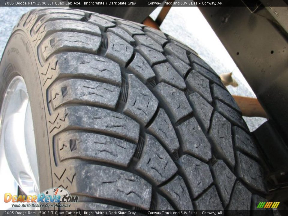 2005 Dodge Ram 1500 SLT Quad Cab 4x4 Bright White / Dark Slate Gray Photo #23