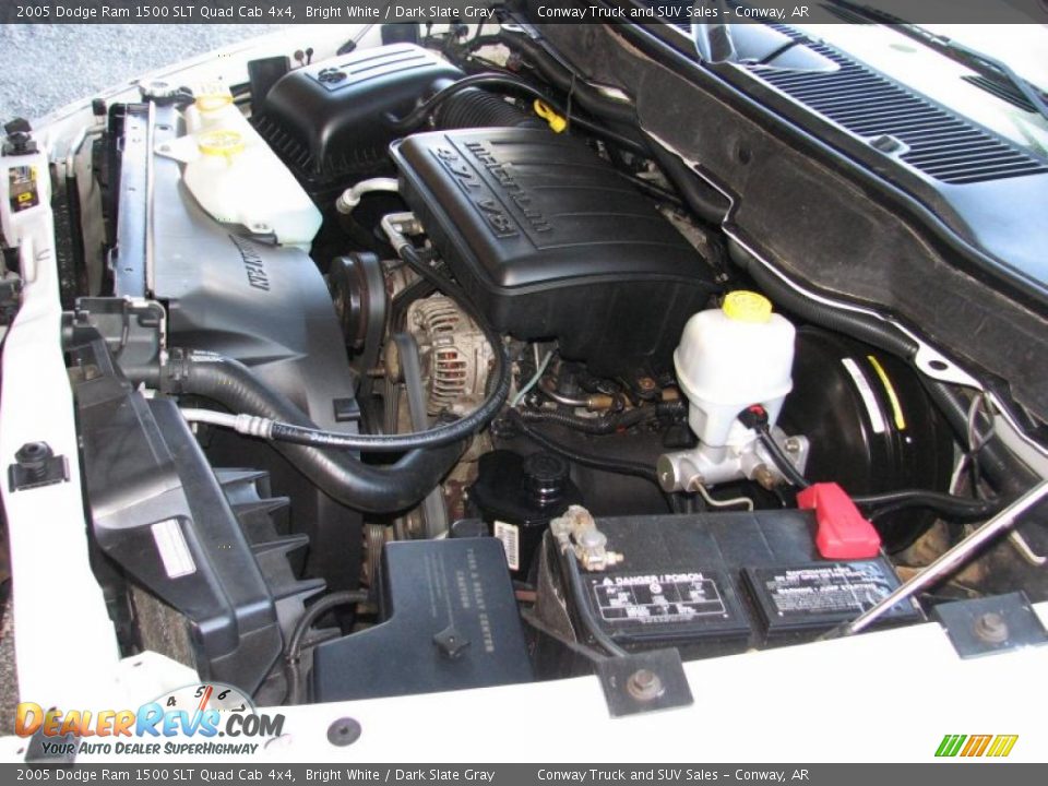 2005 Dodge Ram 1500 SLT Quad Cab 4x4 Bright White / Dark Slate Gray Photo #25