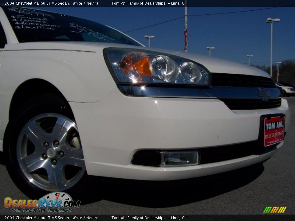 2004 Chevrolet Malibu LT V6 Sedan White / Neutral Photo #2