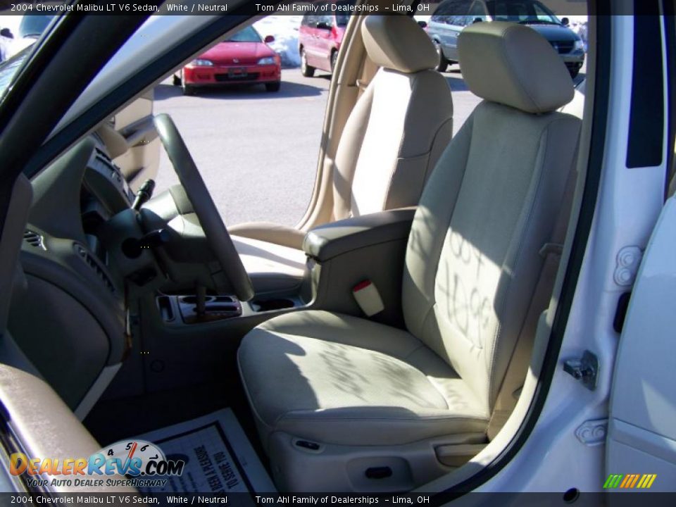 2004 Chevrolet Malibu LT V6 Sedan White / Neutral Photo #8