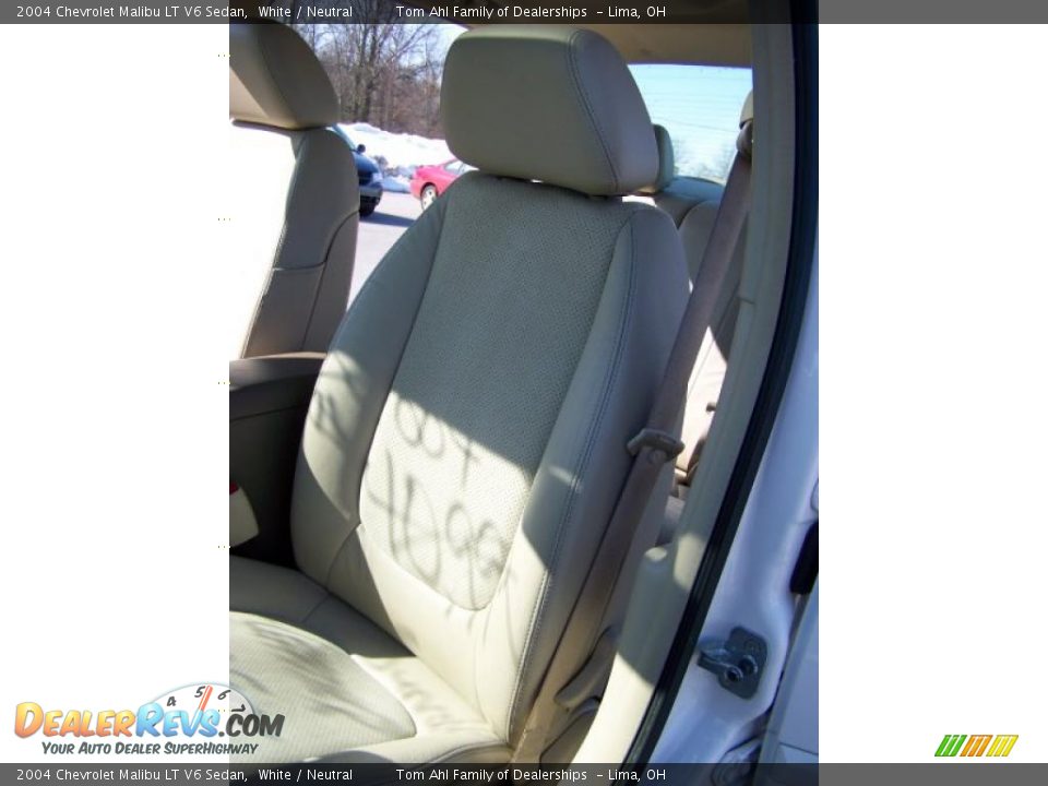 2004 Chevrolet Malibu LT V6 Sedan White / Neutral Photo #9